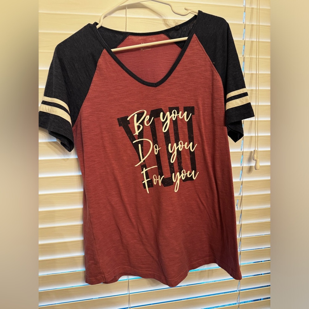 Women’s shirt size M